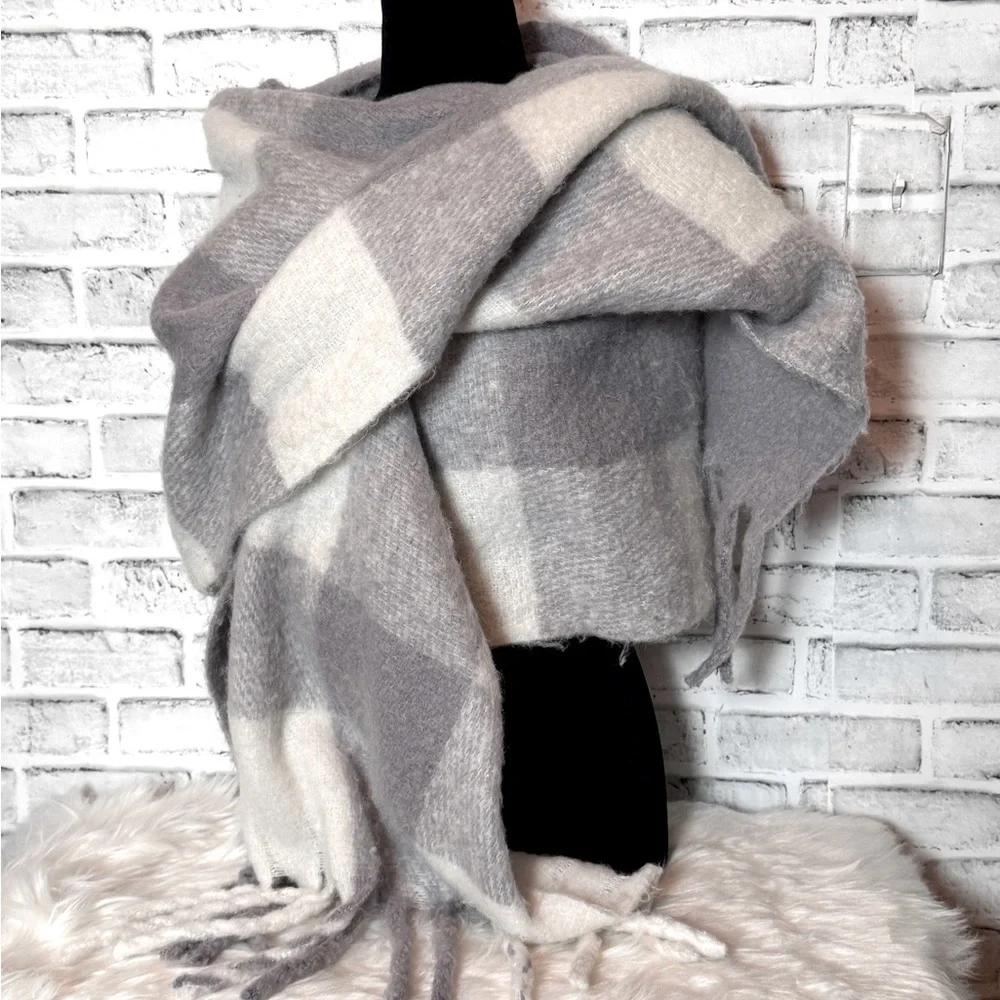 Steve Madden Gray‎ and Cream Steve Madden winter Scarf women’s